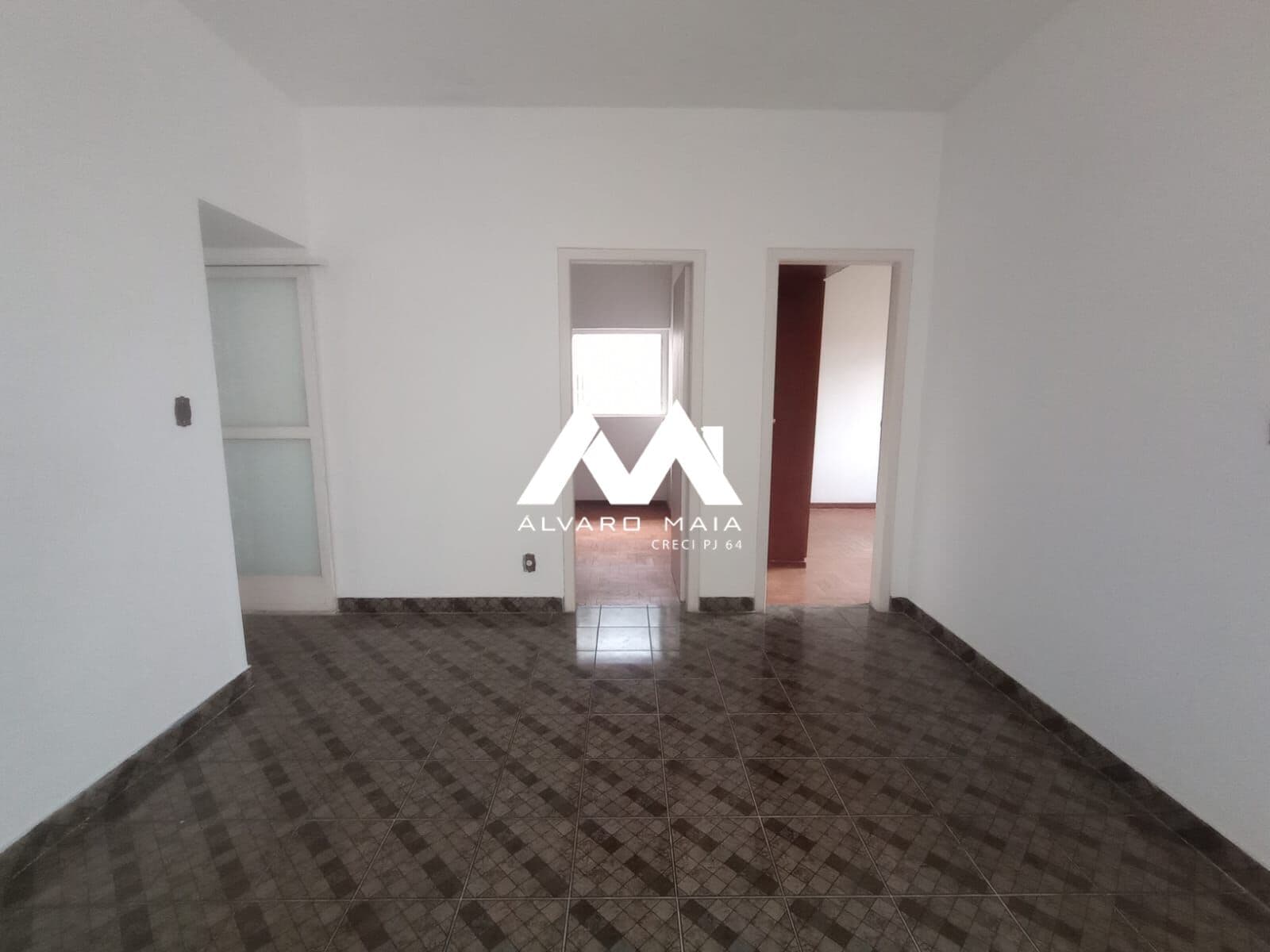 Casa comercial de 3 quartos para locação na Serra próximo do LifeCenter.