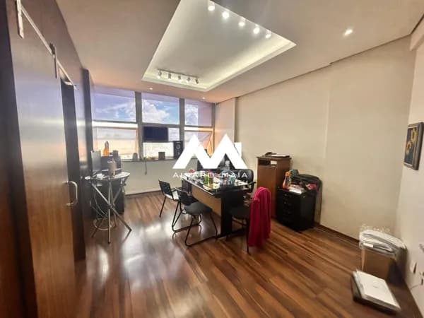Sala para locação no Centro próximo a Praça Sete.