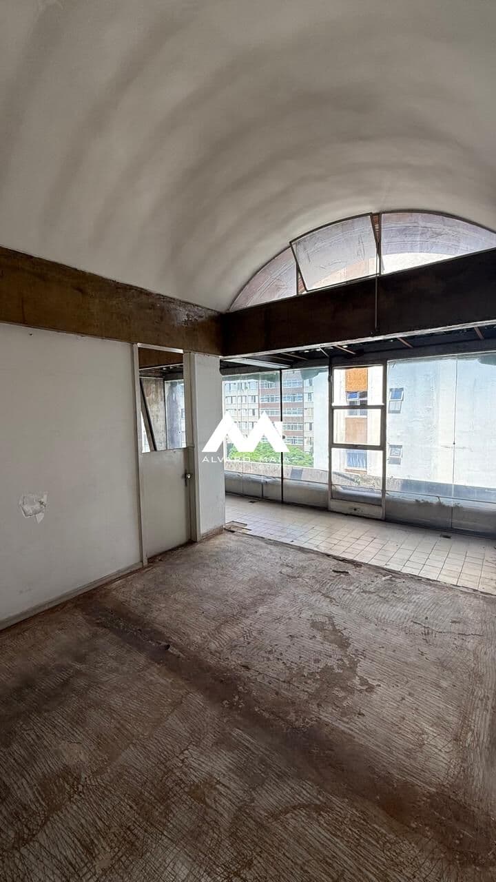 Sala Andar Comercial em Savassi - aluguel negociável