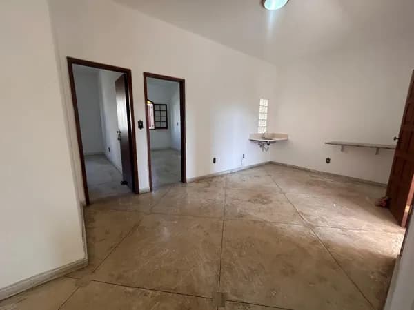 Casa comercial de 2 quartos para locação no Santa Tereza próximo a RECORD MINAS.