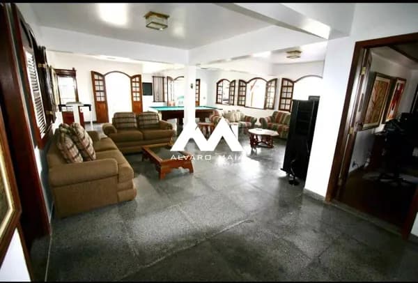 Casa com 04 quartos para locação no Mangabeiras