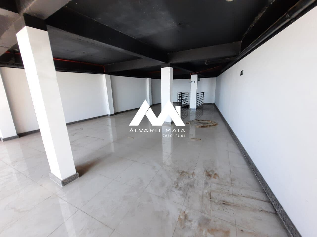 Sala comercial para locação na Avenida Raja Gabaglia!