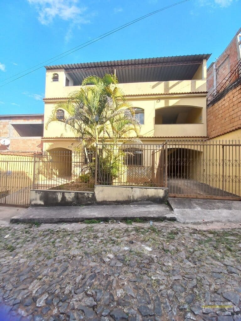 Sobrado em Conselheiro Lafaiete - Queluz