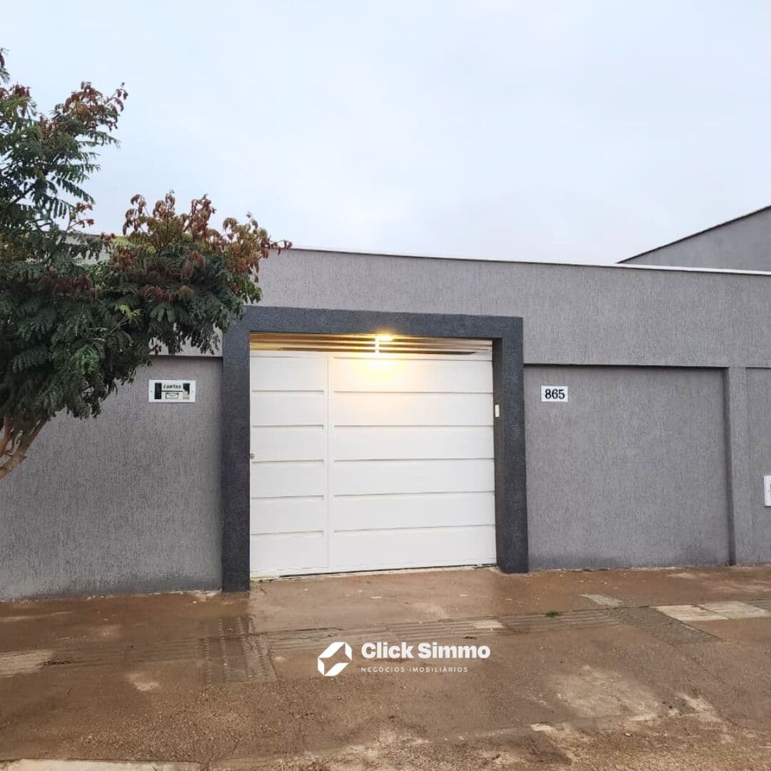 Casa solta com 3/4 (sendo 1 suíte), localizada no Bairro Vila do Marquês