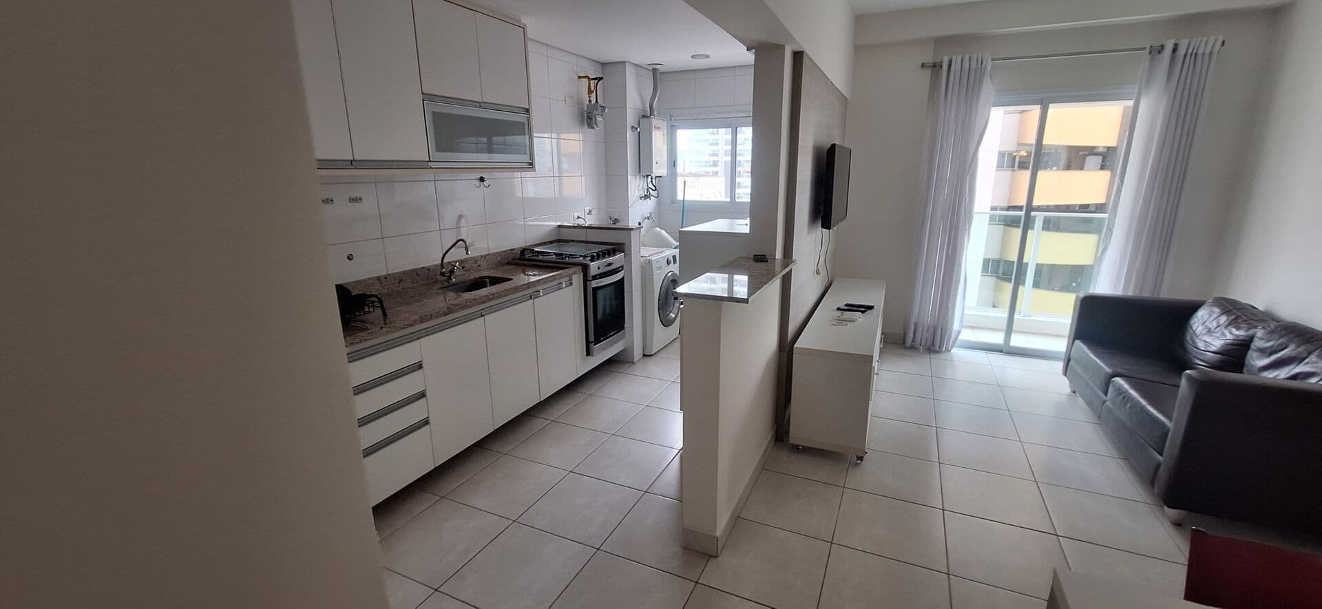 Apartamento MOBILIADO E COM SERVIÇOS no Gonzaga, Santos/SP