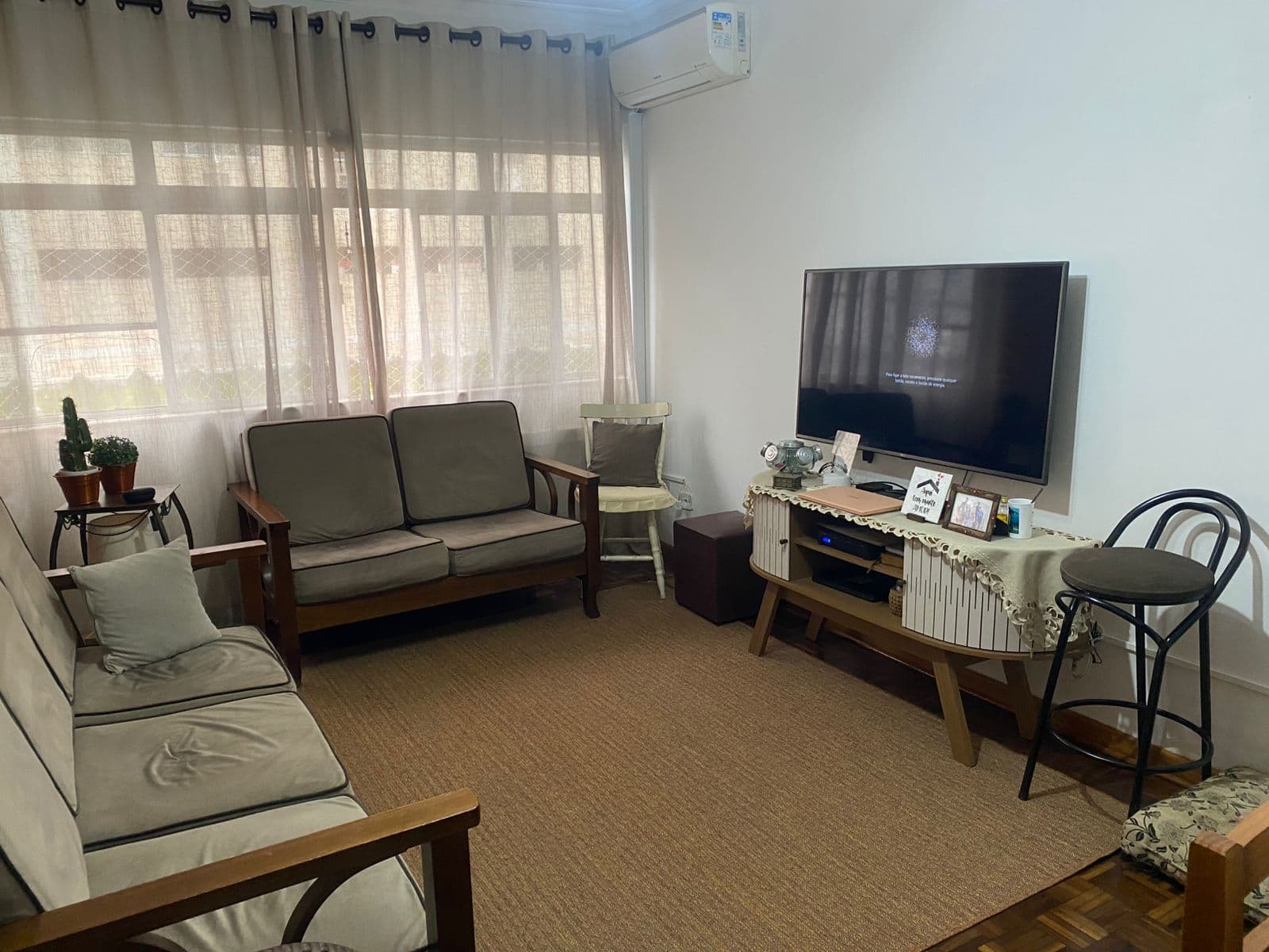 Apartamento com 82 metros AU, 2 Quartos 1 vaga garagem fechada em Santos