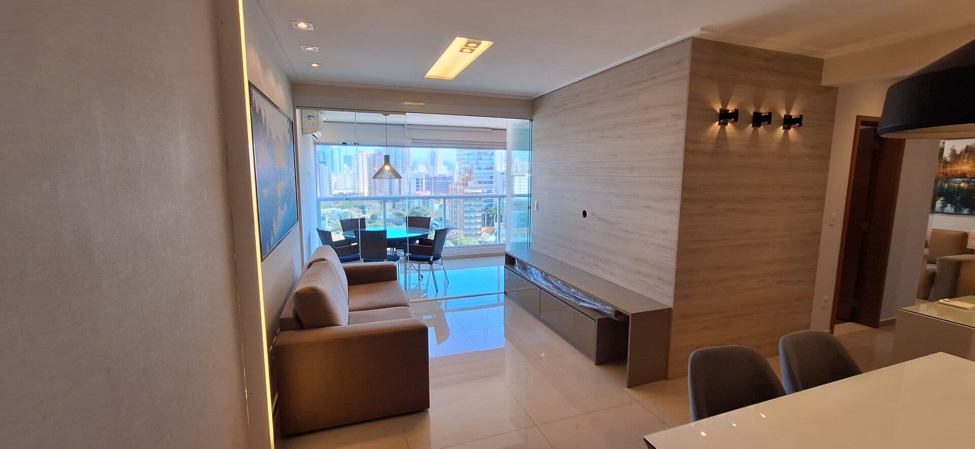ÓTIMO APARTAMENTO 3 QUARTOS SENDO 2 SUITES 2 VAGAS NO EMBARÉ SANTOS