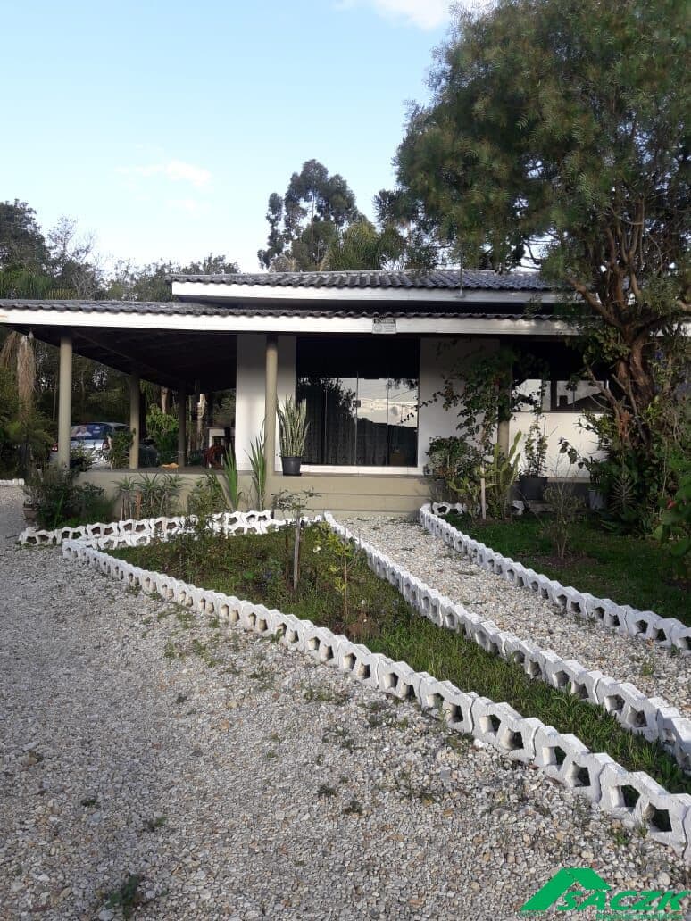 Casa em alvenaria em um terreno de 1.193,90m²
