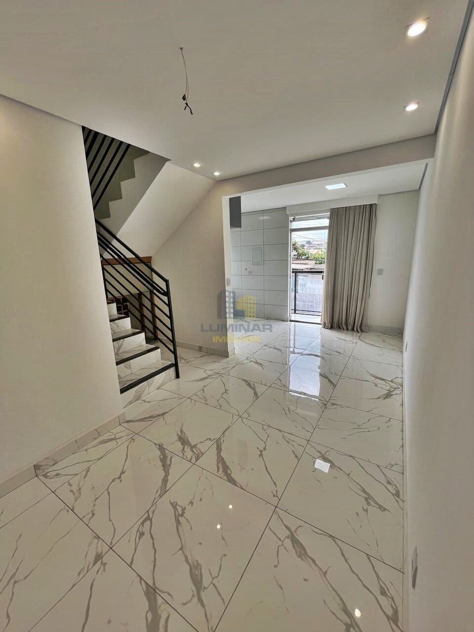Casa duplex com área privativa à venda no bairro Alvorada em Contagem/MG
