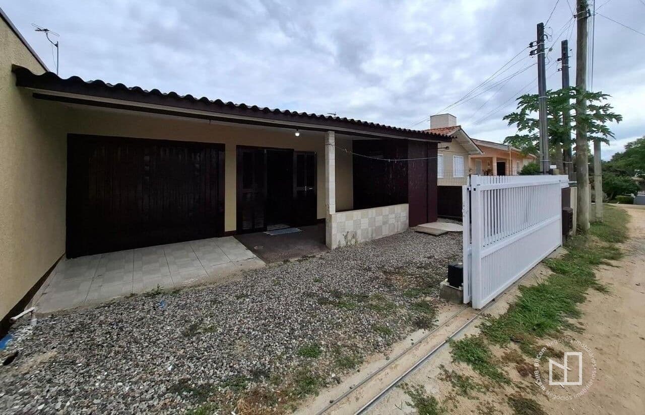 Casa à venda no bairro Barranceira, em Laguna/SC