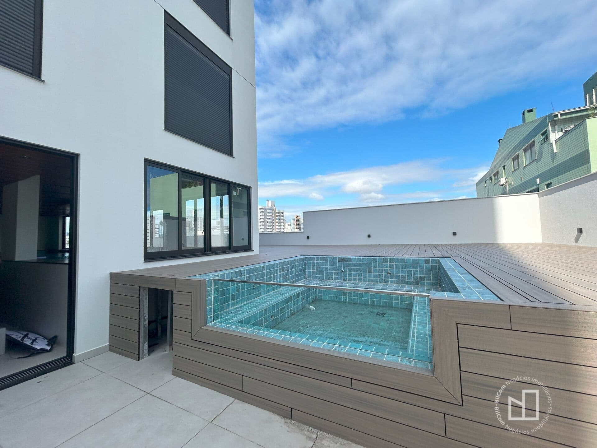 Apartamento com 03 suítes em Vila Moema, Tubarão/SC