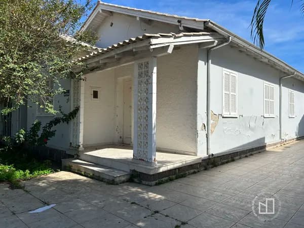 Casa com potencial para ponto comercial, bairro Dehon