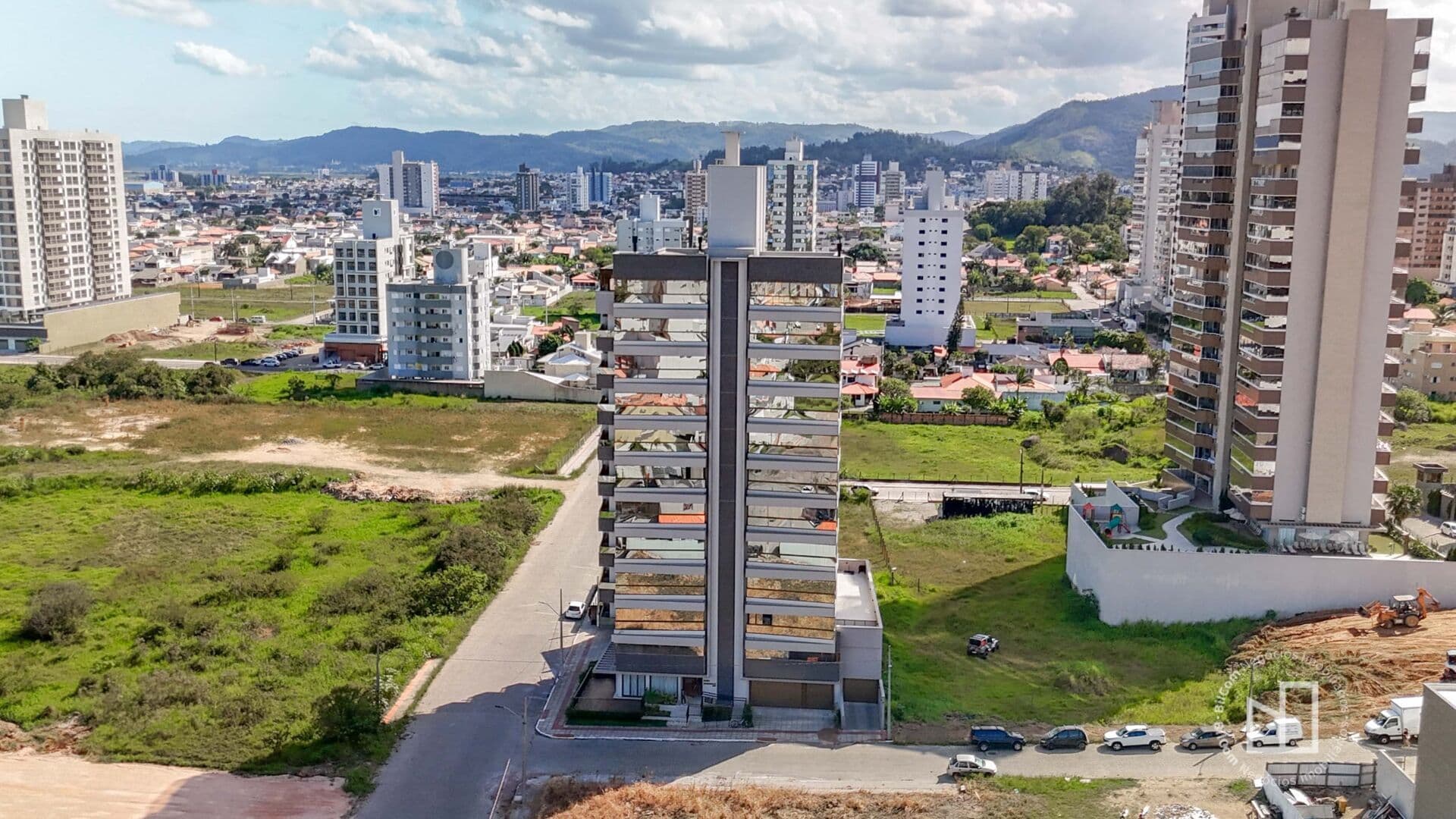 Apartamento com suíte bairro Vila Moema, em Tubarão