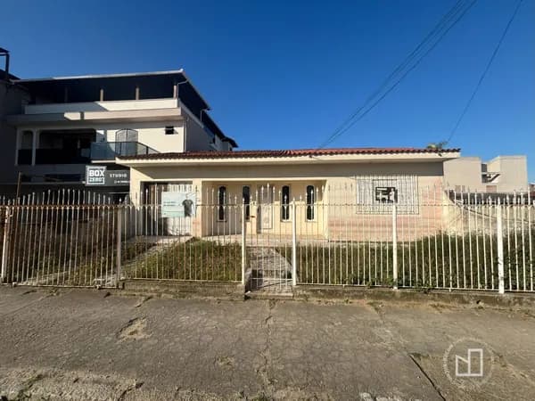 Casa à venda no bairro Oficinas, em Tubarão/SC