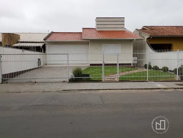 Casa à venda no bairro Oficinas, em Tubarão/SC