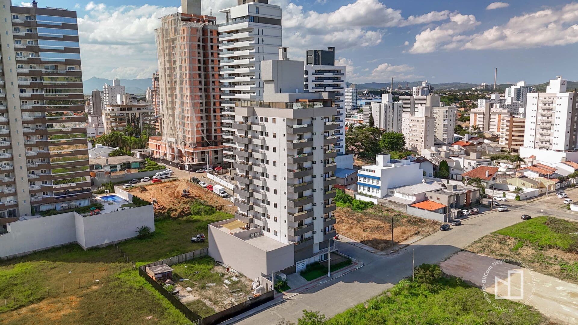 Apartamento com 03 suítes, Vila Moema