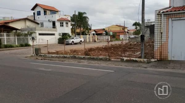 Terreno à venda no bairro Oficinas, em Tubarão/SC