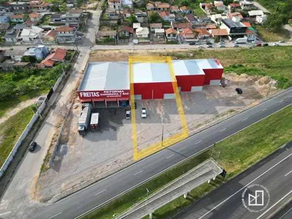 Galpão para locação as margens da BR 101 | Tubarão.
