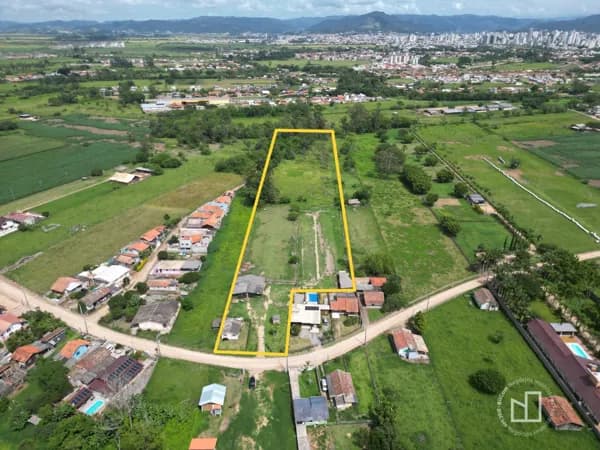 Terreno à venda no bairro Praia Redonda, em Tubarão/SC