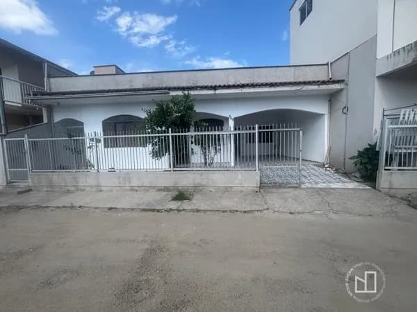 Casa à venda no bairro Centro, em Tubarão/SC