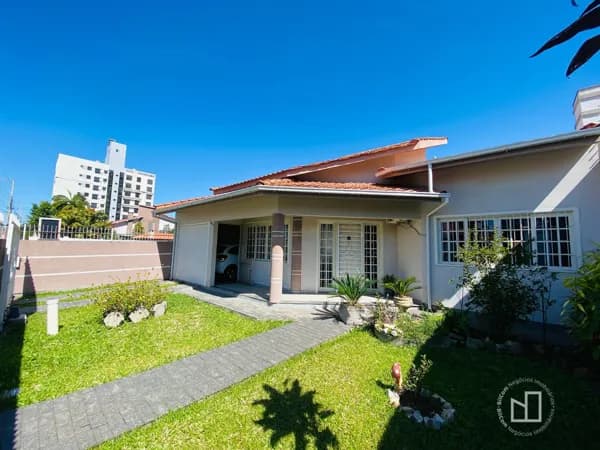 Casa à venda no bairro Centro, em Tubarão/SC