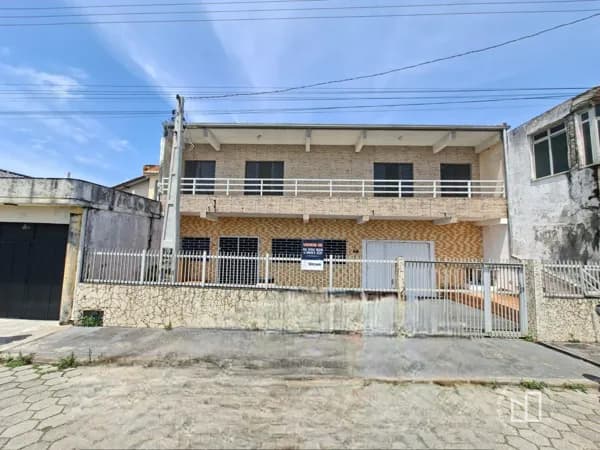Casa à venda no bairro Cabeçudas, em Laguna/SC