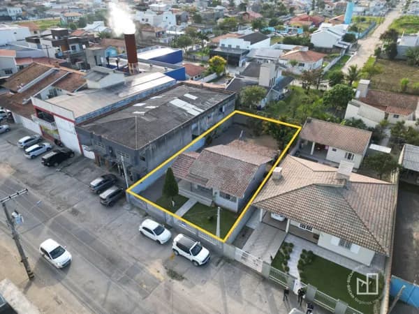 Casa à venda no bairro Passo do Gado, em Tubarão/SC.