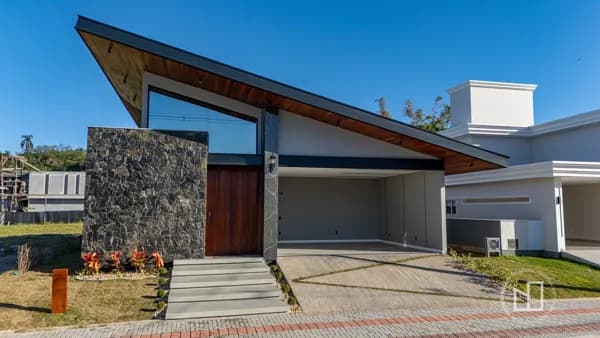Casa à venda Condomínio Quinta do Lago, no bairro Monte Castelo em Tubarão/SC
