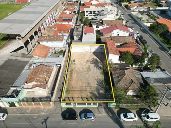 Terreno à venda no bairro Centro, em Tubarão/SC.