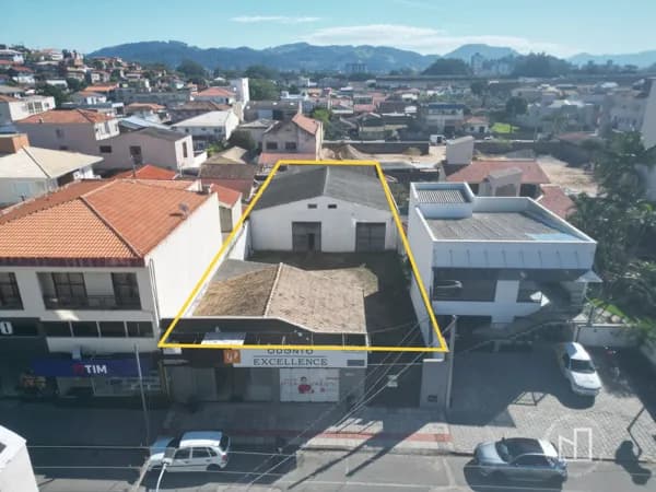 Terreno à venda no bairro Oficinas, em Tubarão/SC
