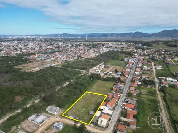 Terreno à venda no bairro Três de Maio, em Capivari de Baixo/SC
