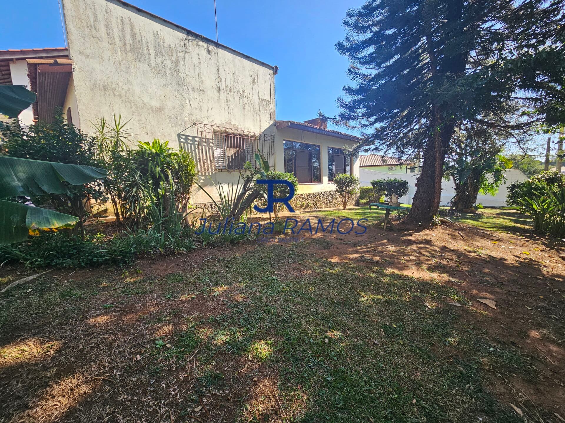 Casa à venda com área total 1.220 m2 ampla e com potencial de melhorias