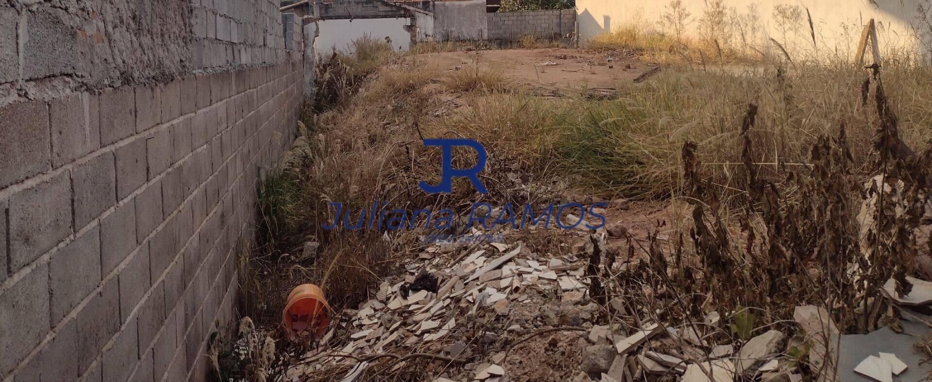Terreno à venda, 360m2, lote plano e sem árvores