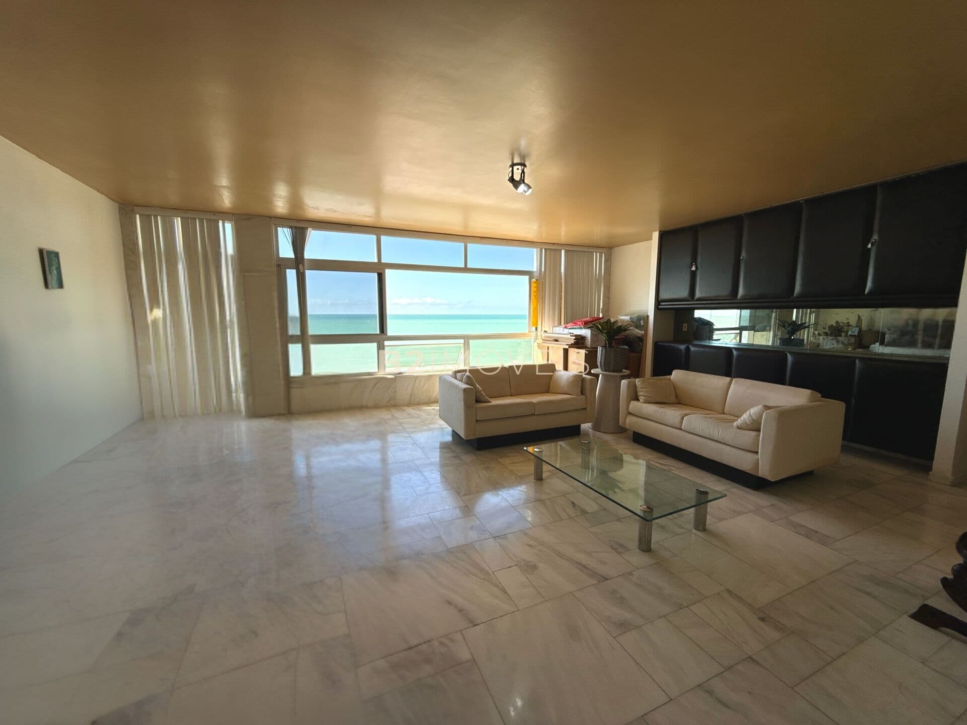 Apartamento frente mar à venda na Av. Boa Viagem – 240m² e retrofit com lazer