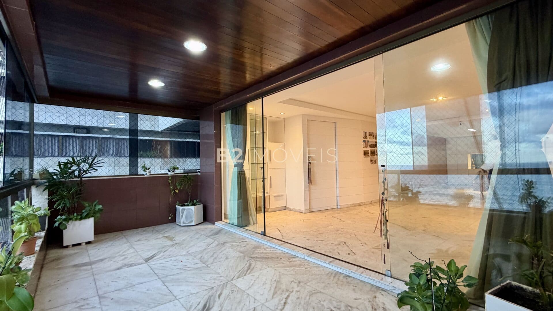 Apartamento à venda no Ed. Samambaia – 230m², 4 quartos, 3 vagas, vista mar