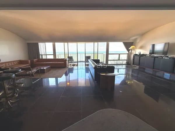 Apartamento com vista mar, 1 por andar, à venda na Av. Boa Viagem