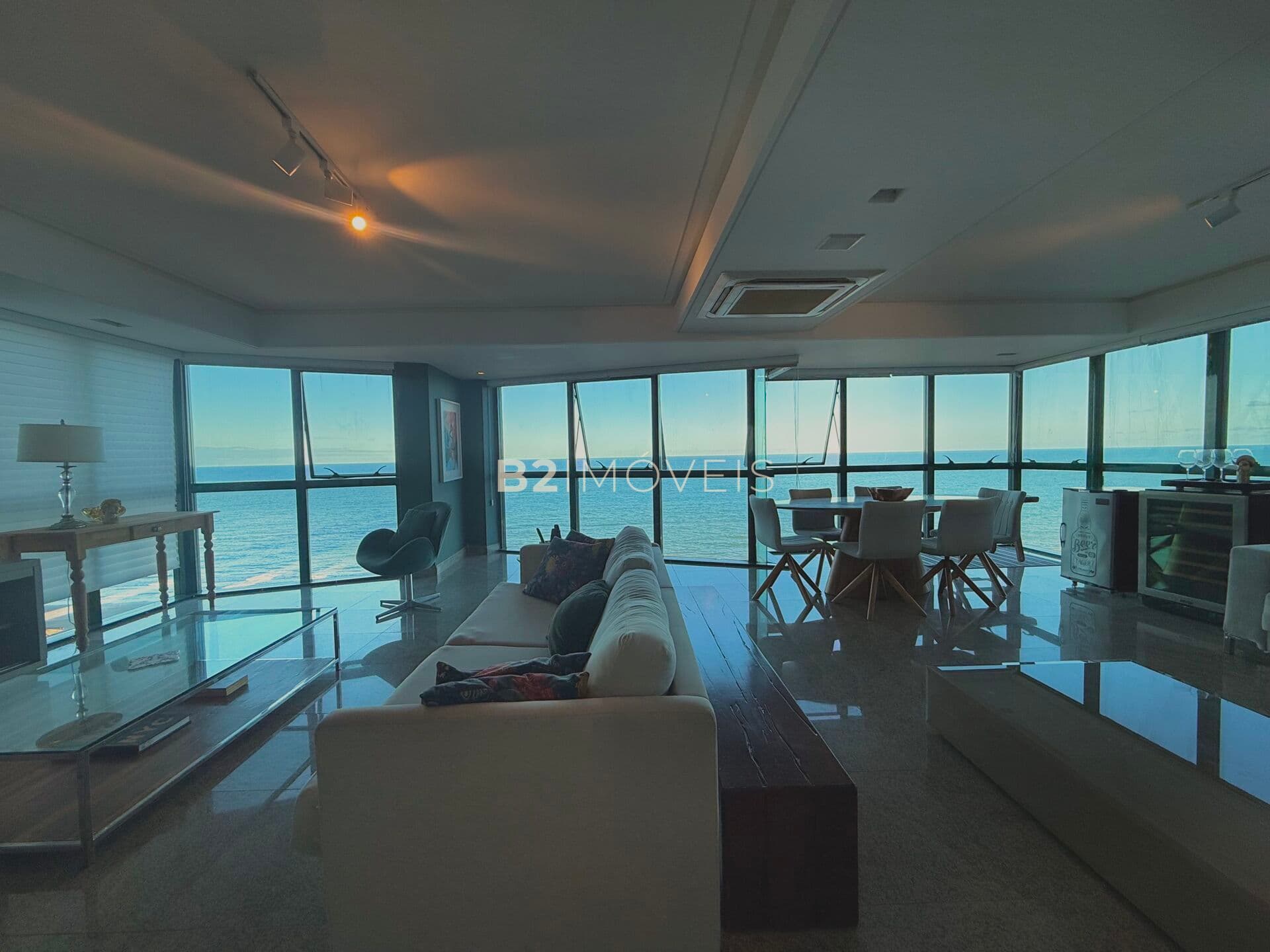 Apartamento frente mar no Veronese com 210m² e 3 suítes