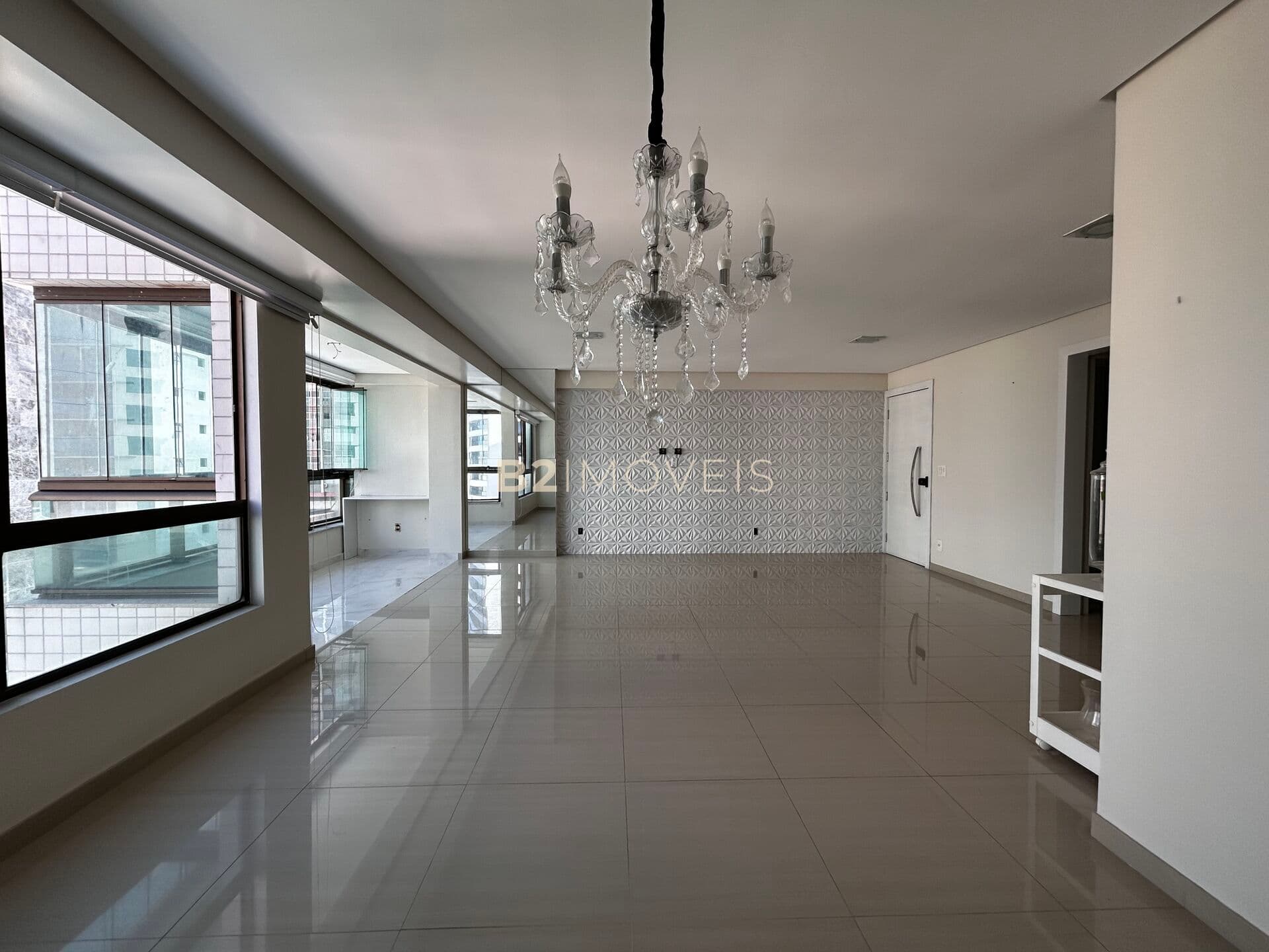 Apartamento à venda no Edf. Novo Jardim – 2 quartos, 108m², a 1 quadra da praia