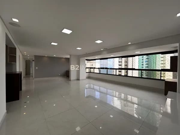Apartamento à venda no Edf. Dona Cecy – 3 suítes, 145m², 1 quadra da praia