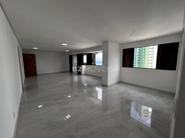 Apartamento à venda no Edf. Dona Cecy – 3 suítes, 145m², 1 quadra da praia