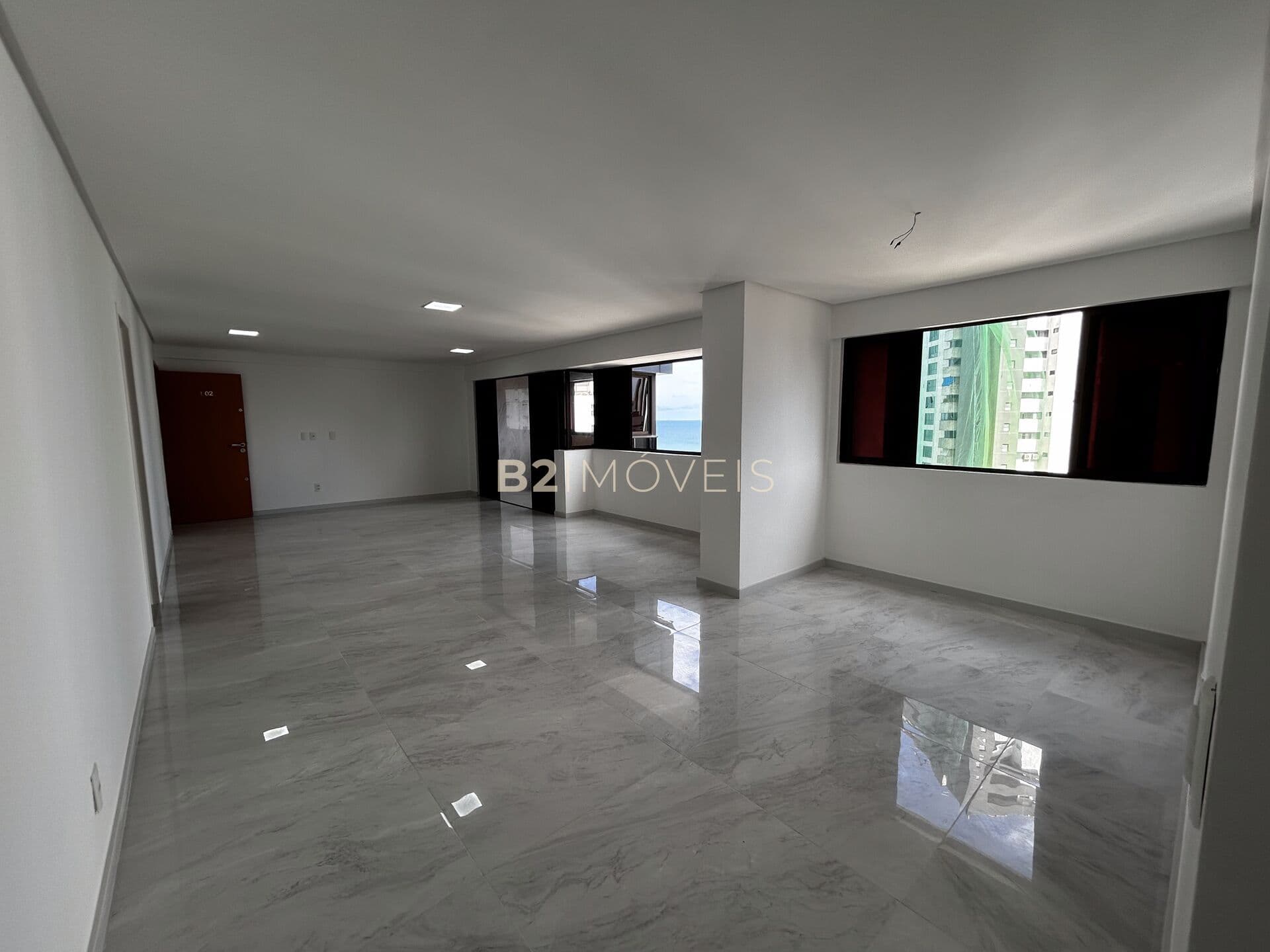 Apartamento à venda no Edf. Dona Cecy – 3 suítes, 145m², 1 quadra da praia