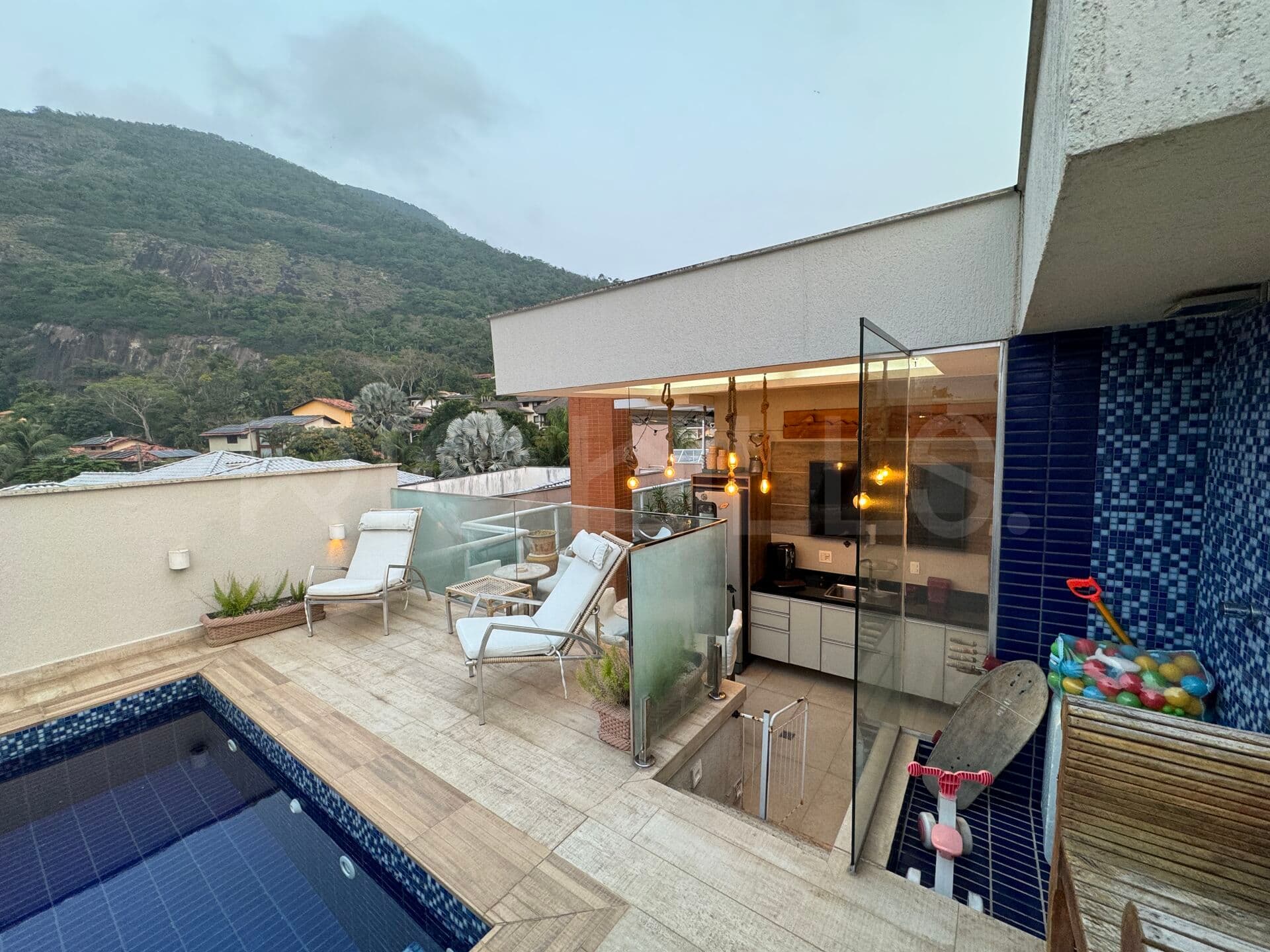 Apartamento Cobertura Duplex de 3 quartos, com 215m², à venda em Itacoatiara, Niterói/RJ