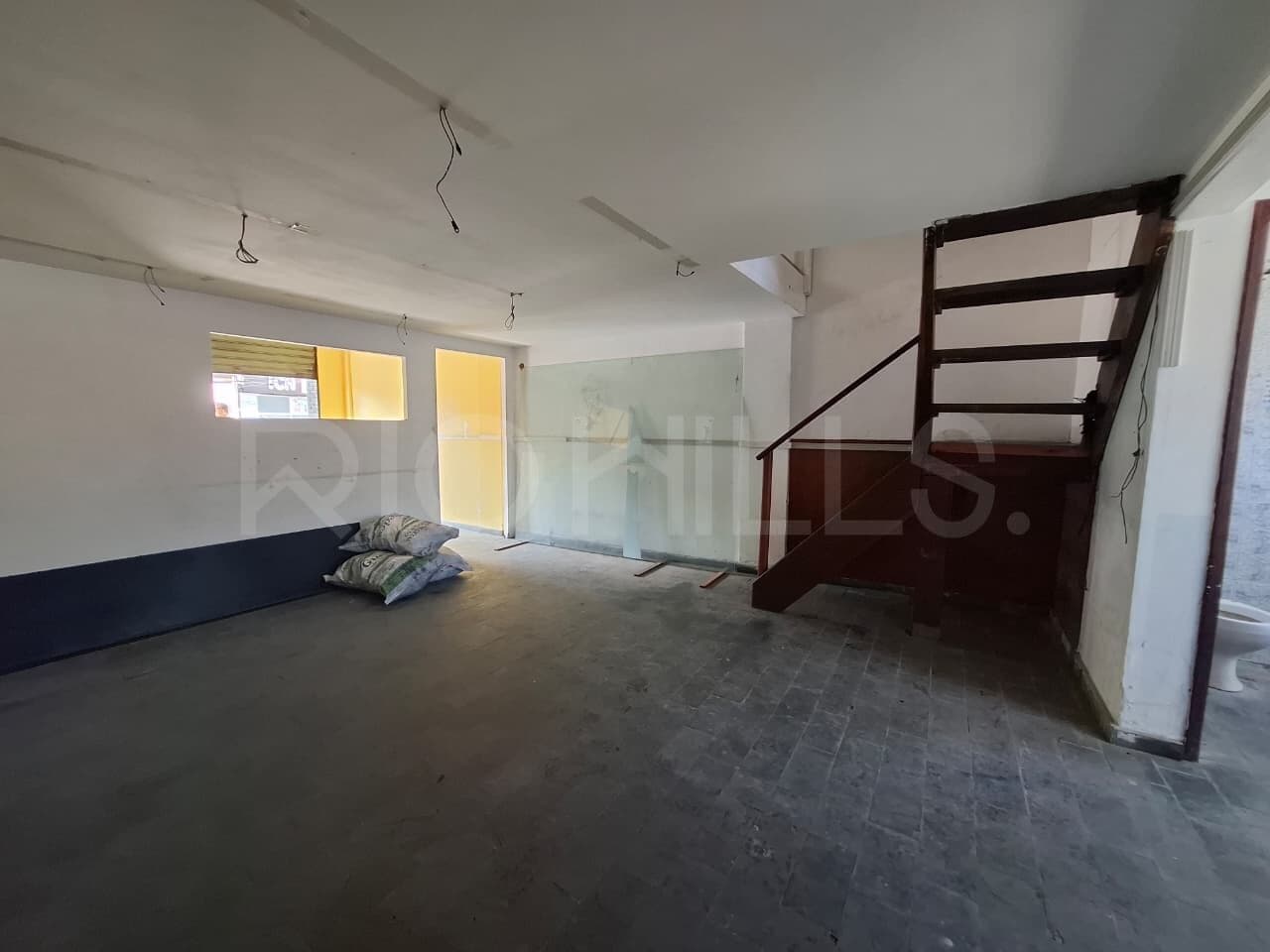 Loja Comercial de 95m² à venda na Est. Francisco da Cruz Nunes, em Itaipu, Niterói/RJ