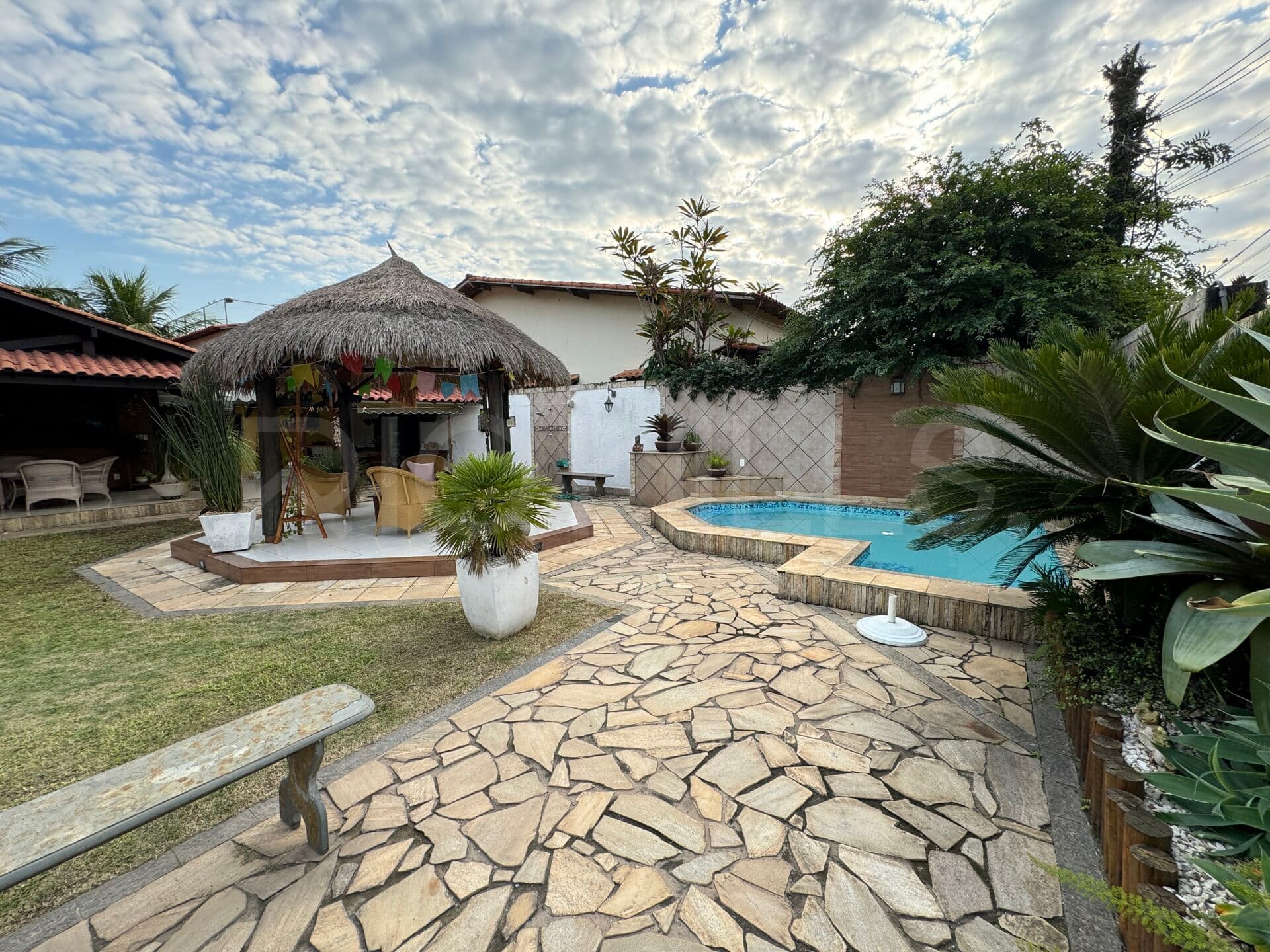 Casa de 3 quartos à venda no AMOB, com 450m², em Itaipu, Niterói/RJ