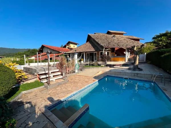 Casa de 4 quartos à venda no Condomínio Fazendinha, com 303m², no Badu, Niterói/RJ