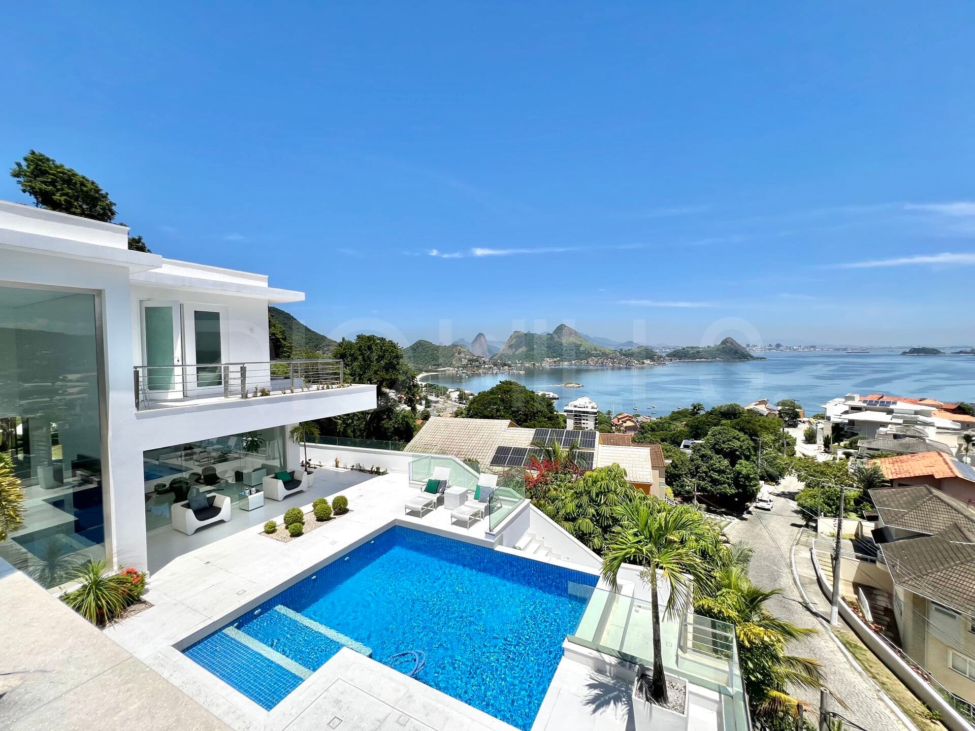 Casa de Luxo em Condomínio com 4 quartos e 1.400m², à venda em Charitas, Niterói/RJ