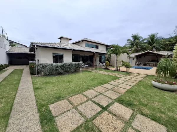 Casa de 5 quartos à venda no Ubá III, com 300m², em Itaipu, Niterói/RJ
