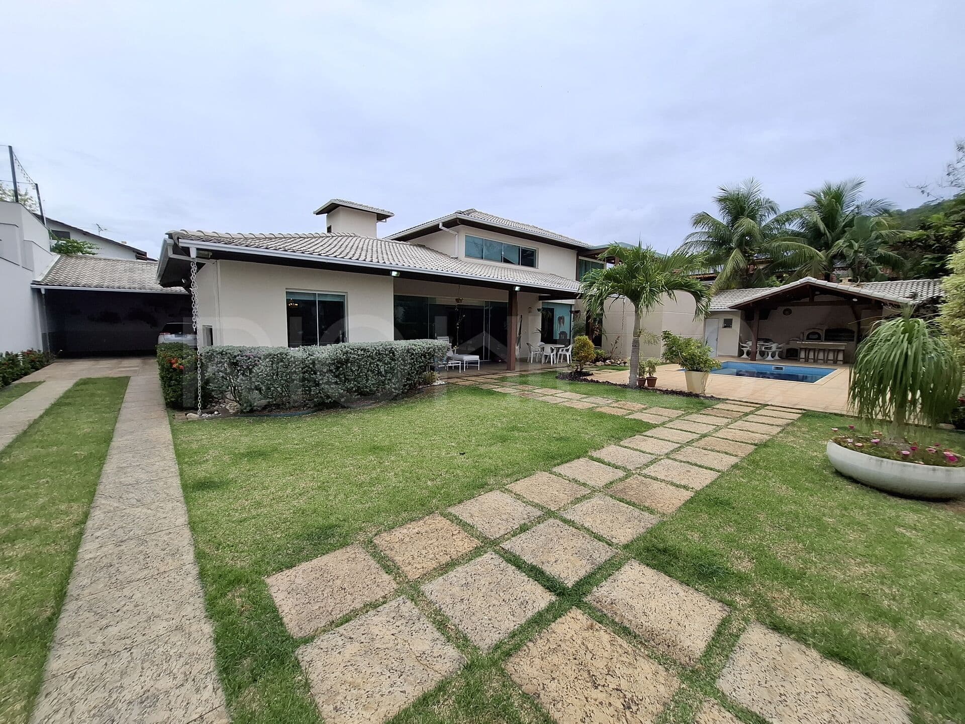 Casa de 5 quartos à venda no Ubá III, com 300m², em Itaipu, Niterói/RJ