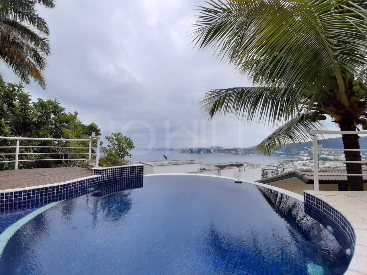 Casa de 5 quartos, com 483m², à venda em Charitas, Niterói/RJ (CA00143)