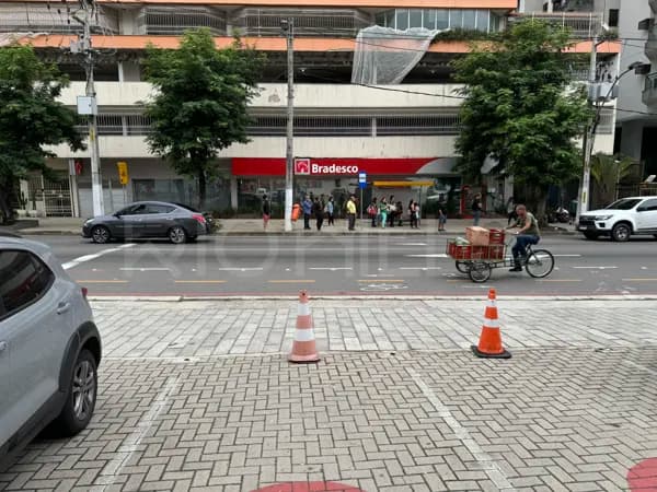 Loja Comercial de 402m² para alugar na Rua Dr. Paulo Alves, no Ingá, Niterói/RJ
